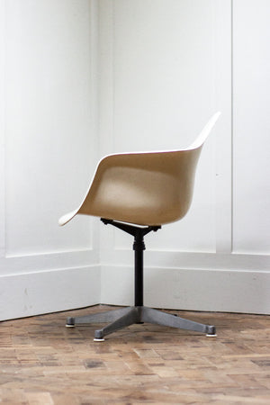 Original Charles and Ray Eames Fibreglass Shell Chair - White